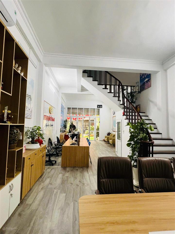 Bán nhà 5 tầng phố mai dịch, 29 tỷ, dt 70m2, mt 5m, mới đẹp, ô tô đỗ cửa