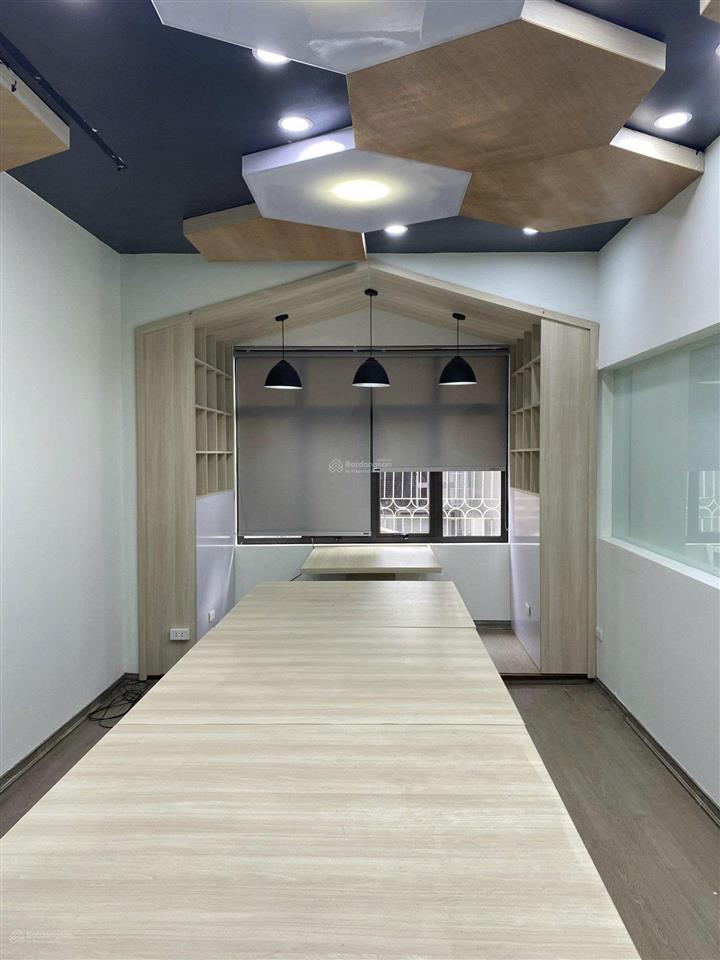 Cho thuê nhà riêng 50m2 x 5 tầng, ô tô đỗ cửa tại nguyễn chí thanh, đống đa, hà nội