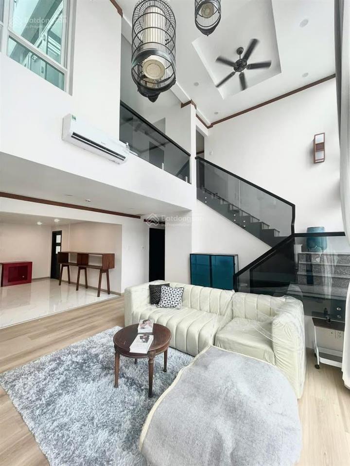 Cho thuê gấp penthouse new saigon hagl3.1 trệt, 2lầu , 4pn 1 kho, 4wc, 360m2,sân vườn.0989 797 ***