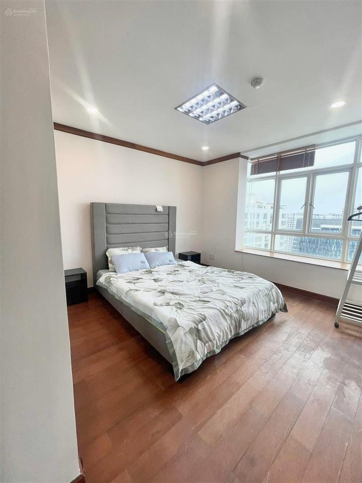 Cho thuê gấp penthouse new saigon hagl3.1 trệt, 2lầu , 4pn 1 kho, 4wc, 360m2,sân vườn.0989 797 ***