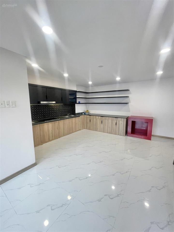 Cho thuê gấp penthouse new saigon hagl3.1 trệt, 2lầu , 4pn 1 kho, 4wc, 360m2,sân vườn.0989 797 ***