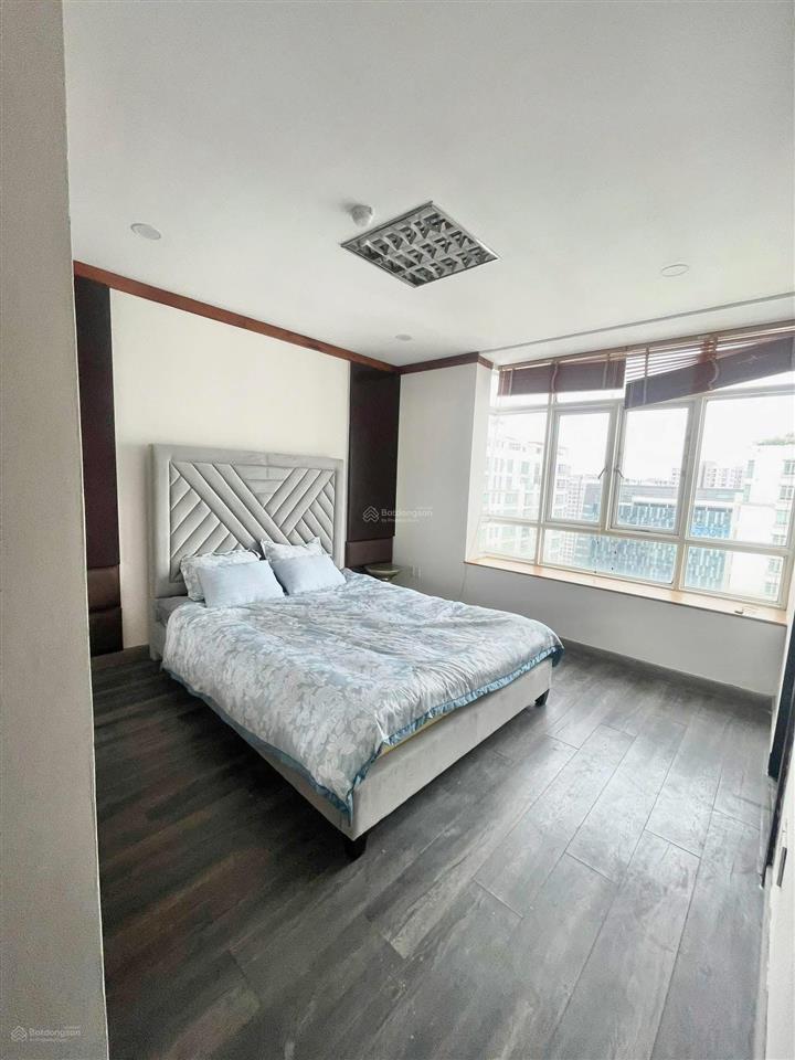 Cho thuê gấp penthouse new saigon hagl3.1 trệt, 2lầu , 4pn 1 kho, 4wc, 360m2,sân vườn.0989 797 ***