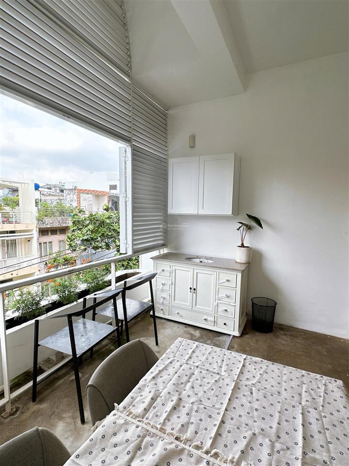 Penthouse 1pn tách bếp gần 50m2 full nội thất có máy giặt riêng , khu học viện cán bộ an ninh