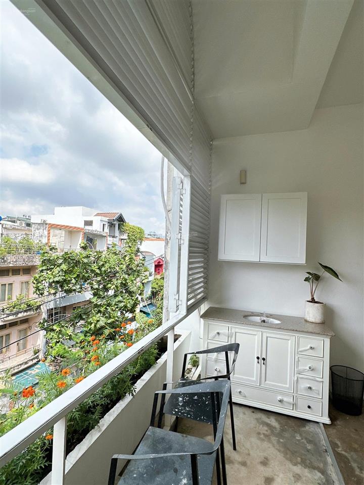 Penthouse 1pn tách bếp gần 50m2 full nội thất có máy giặt riêng , khu học viện cán bộ an ninh