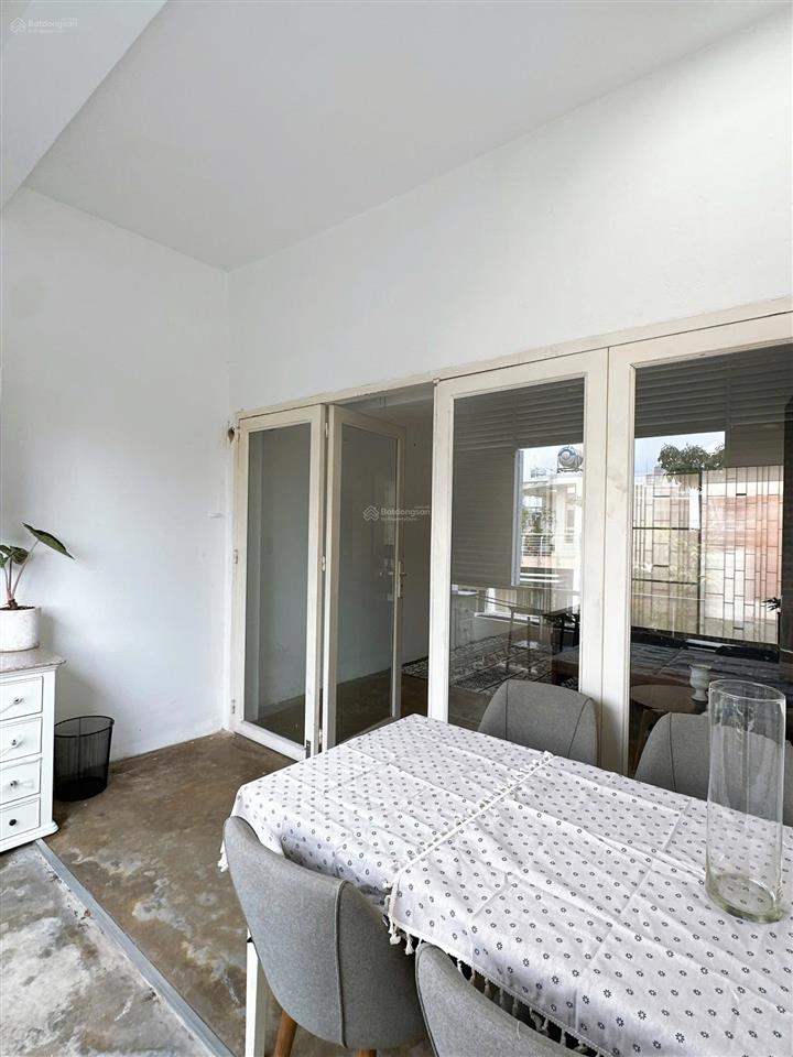 Penthouse 1pn tách bếp gần 50m2 full nội thất có máy giặt riêng , khu học viện cán bộ an ninh