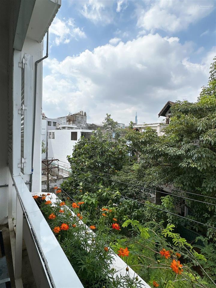 Penthouse 1pn tách bếp gần 50m2 full nội thất có máy giặt riêng , khu học viện cán bộ an ninh