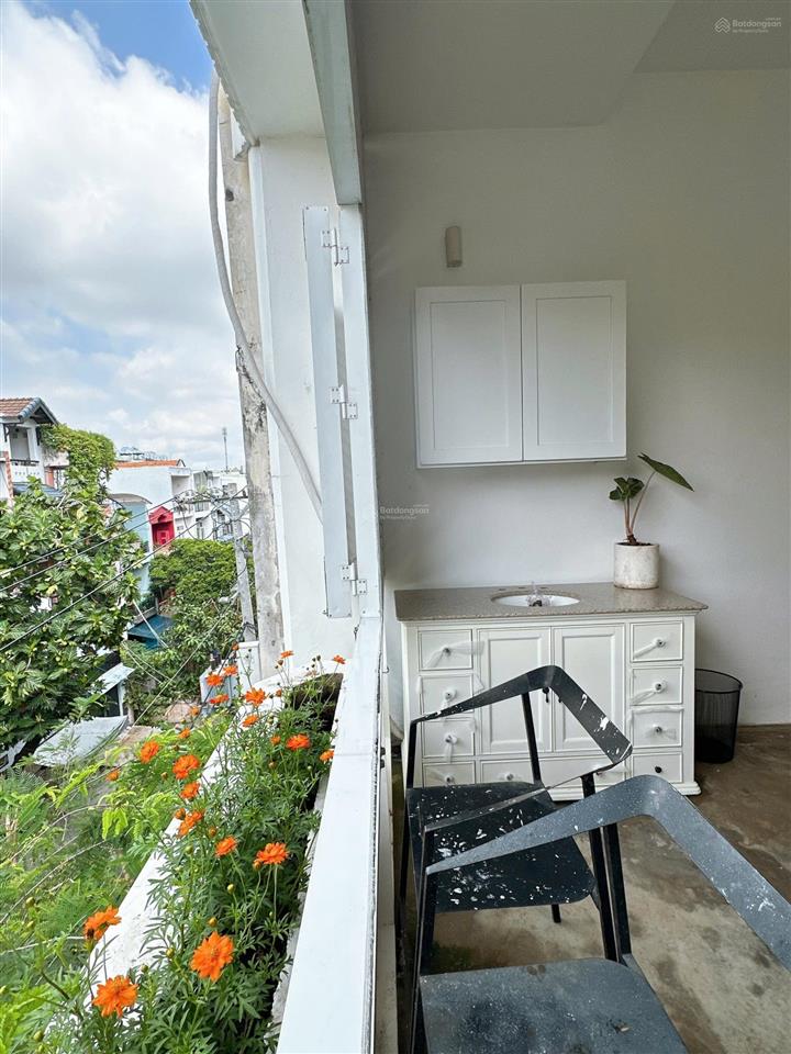 Penthouse 1pn tách bếp gần 50m2 full nội thất có máy giặt riêng , khu học viện cán bộ an ninh