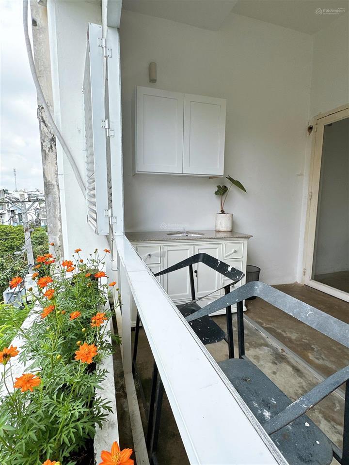 Penthouse 1pn tách bếp gần 50m2 full nội thất có máy giặt riêng , khu học viện cán bộ an ninh