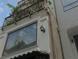 Cho thuê nhà riêng tại dương quảng hàm, 4 tầng 3pn3wc1 lửng1 sân thượng ngay khu ăn uống gần vlu