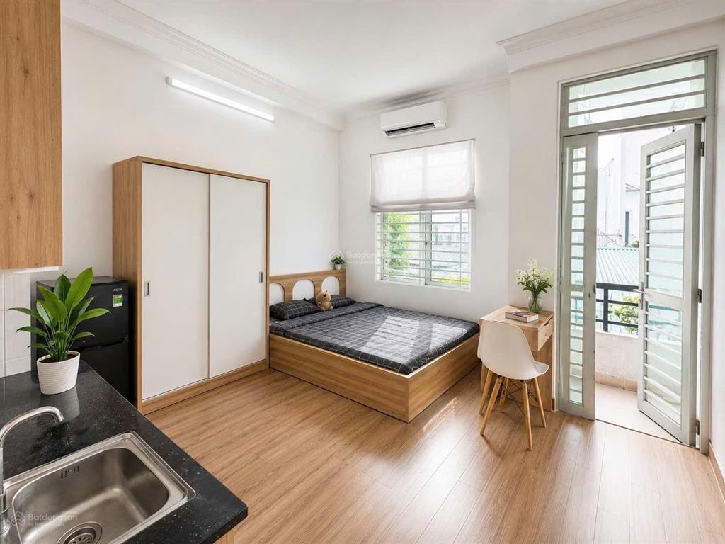 Căn hộ 30m2 ban công full nội thất ngay điện biên phủ gần trường uef, gần hàng xanh, quận 1