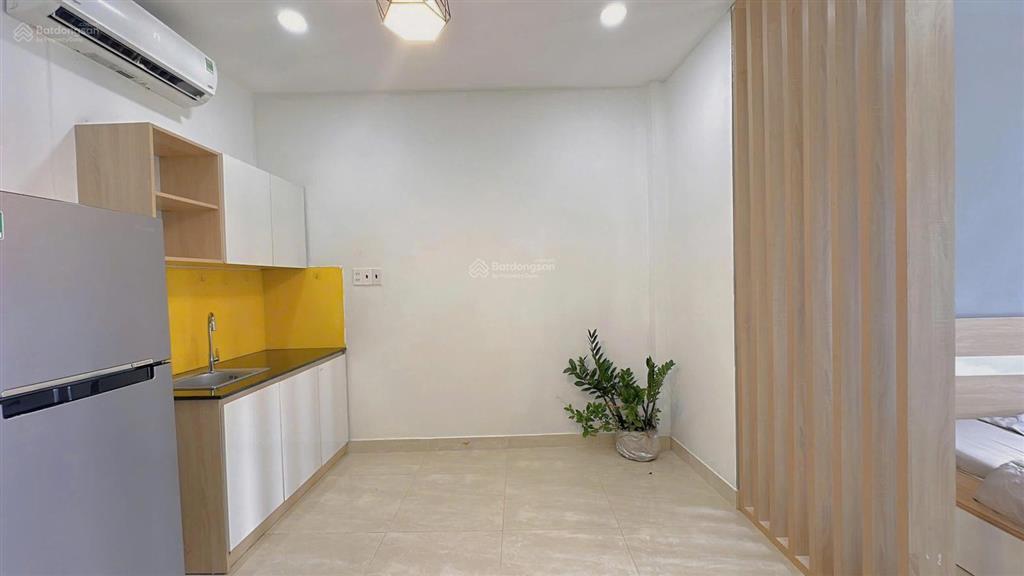 Siêu phẩm tách bếp vách ngăn siêu rộng có cửa sổ to thoáng nhà có thang máy nhà xe rộng an ninh