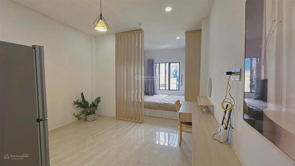 Siêu phẩm tách bếp vách ngăn siêu rộng có cửa sổ to thoáng nhà có thang máy nhà xe rộng an ninh