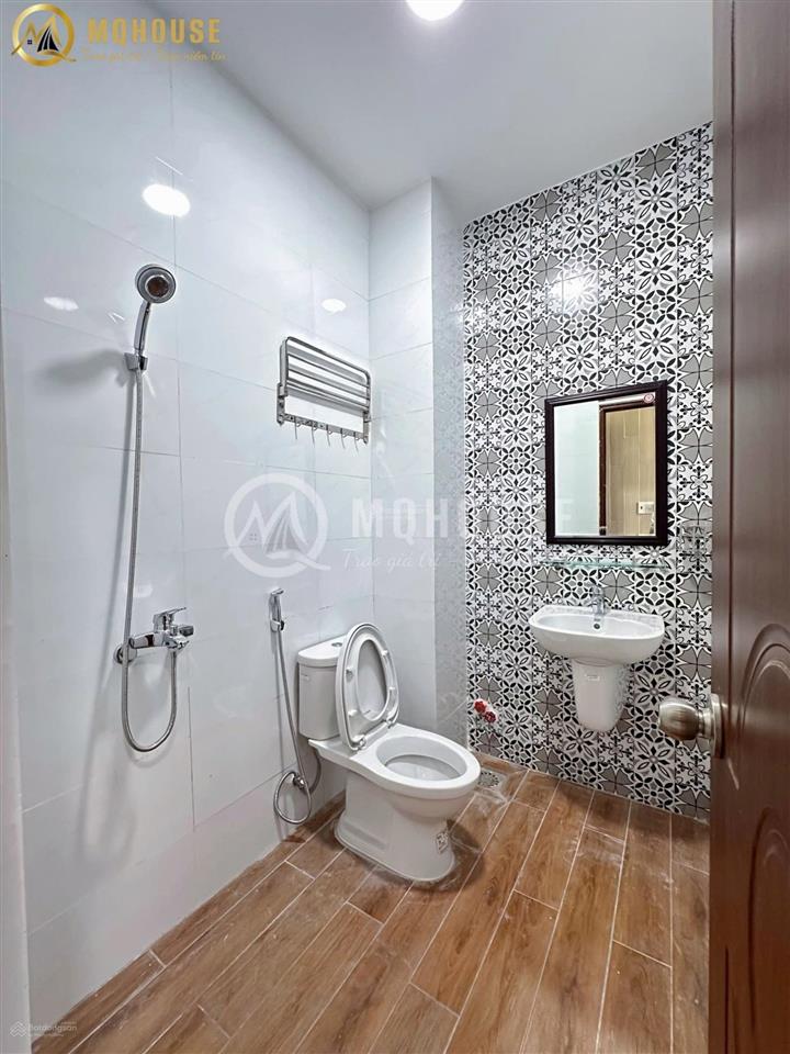 Cho thuê căn hộ hầm xe thang máy full nội thất có máy giặt riêng ban công ngay khu ăn uống