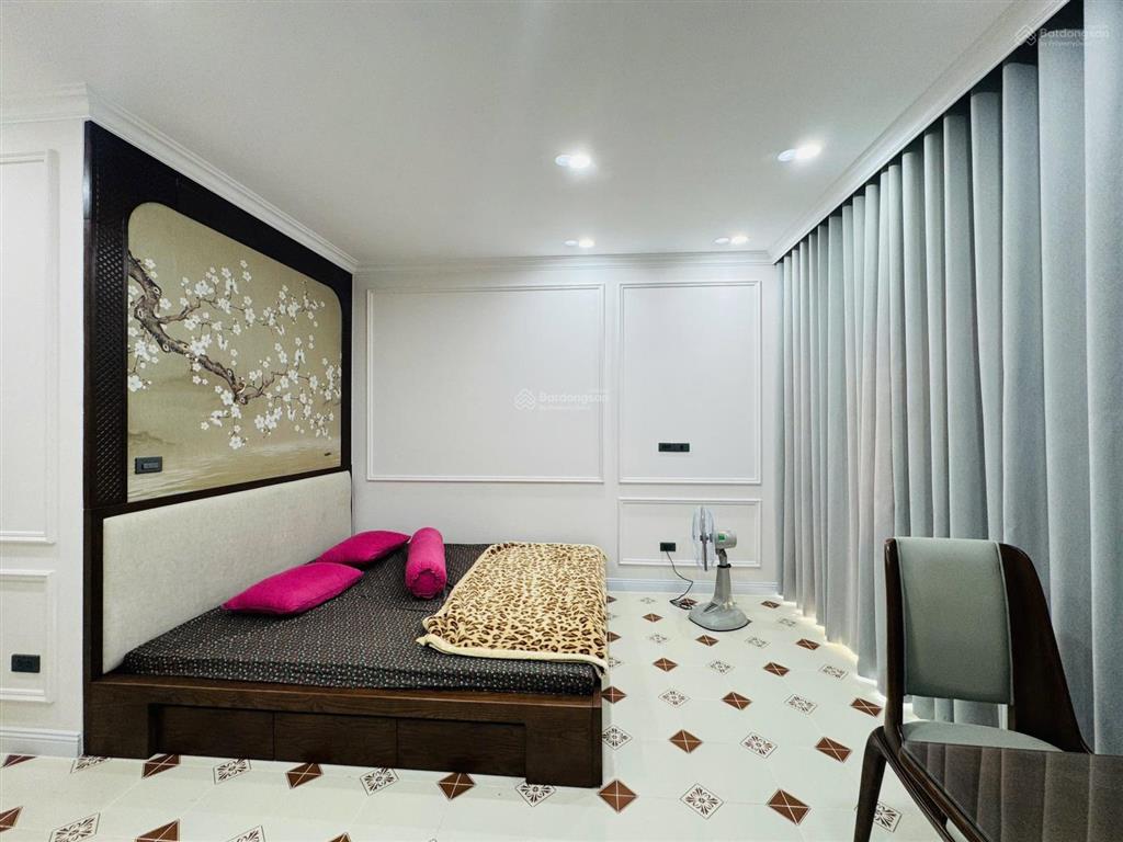 Chính chủ cần cho thuê phòng lạc long quân  cách hồ tây 100m