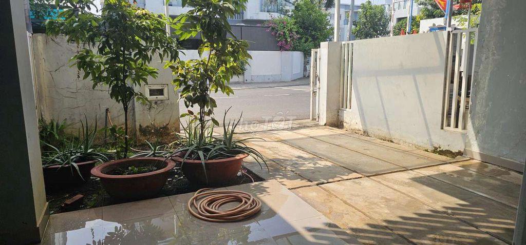 Bán nhà Mega Village Khang Điền, hiện trạng thô, 75m2, xây 3 tầng