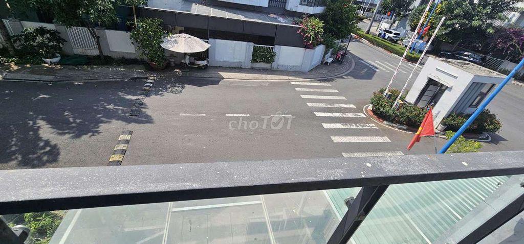 Bán nhà Mega Village Khang Điền, hiện trạng thô, 75m2, xây 3 tầng