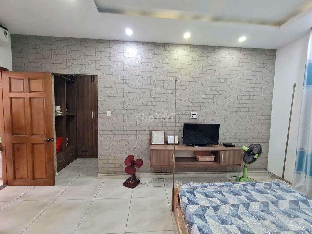 Cho thuê nhà Mega Village Khang Điền, 3 tầng, 3 PN, giá 13.5tr