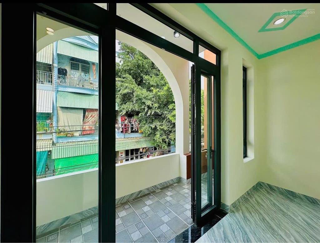 Chủ đang kẹt tiền gấp nên bán nhanh cho khách hàng thật thiện chí căn nhà giáp bình tân