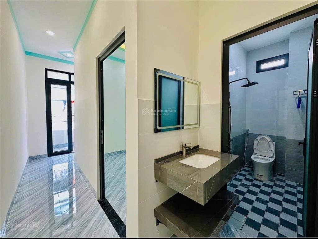 Chủ đang kẹt tiền gấp nên bán nhanh cho khách hàng thật thiện chí căn nhà giáp bình tân