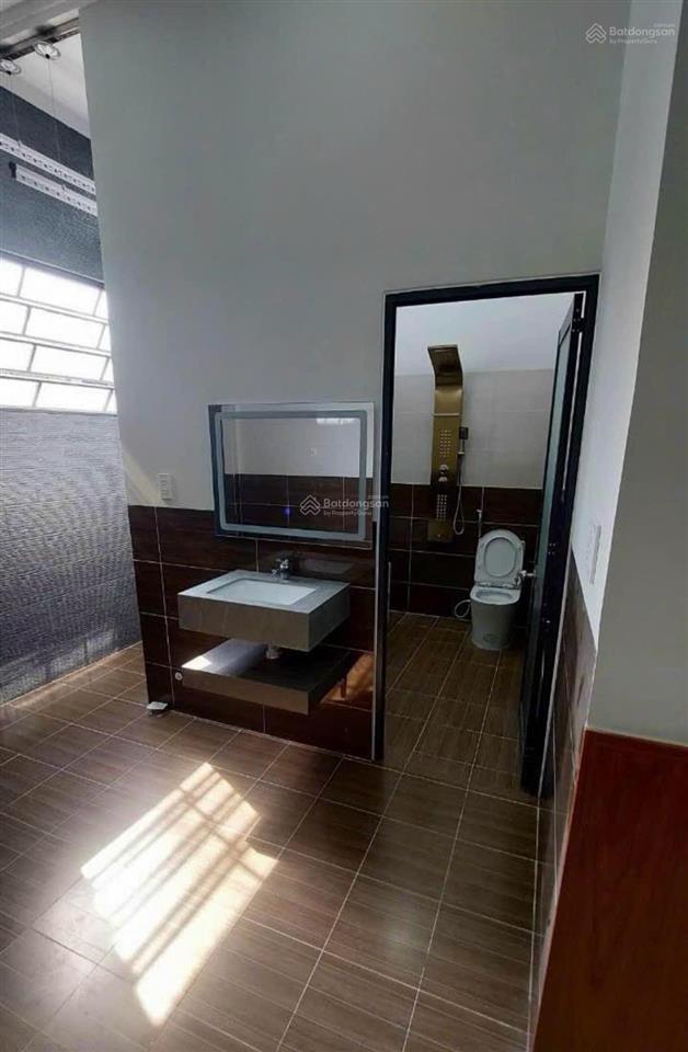 Chủ không ở nên thanh lý bán nhanh căn nhà ngộp ở sát chợ bình chánh