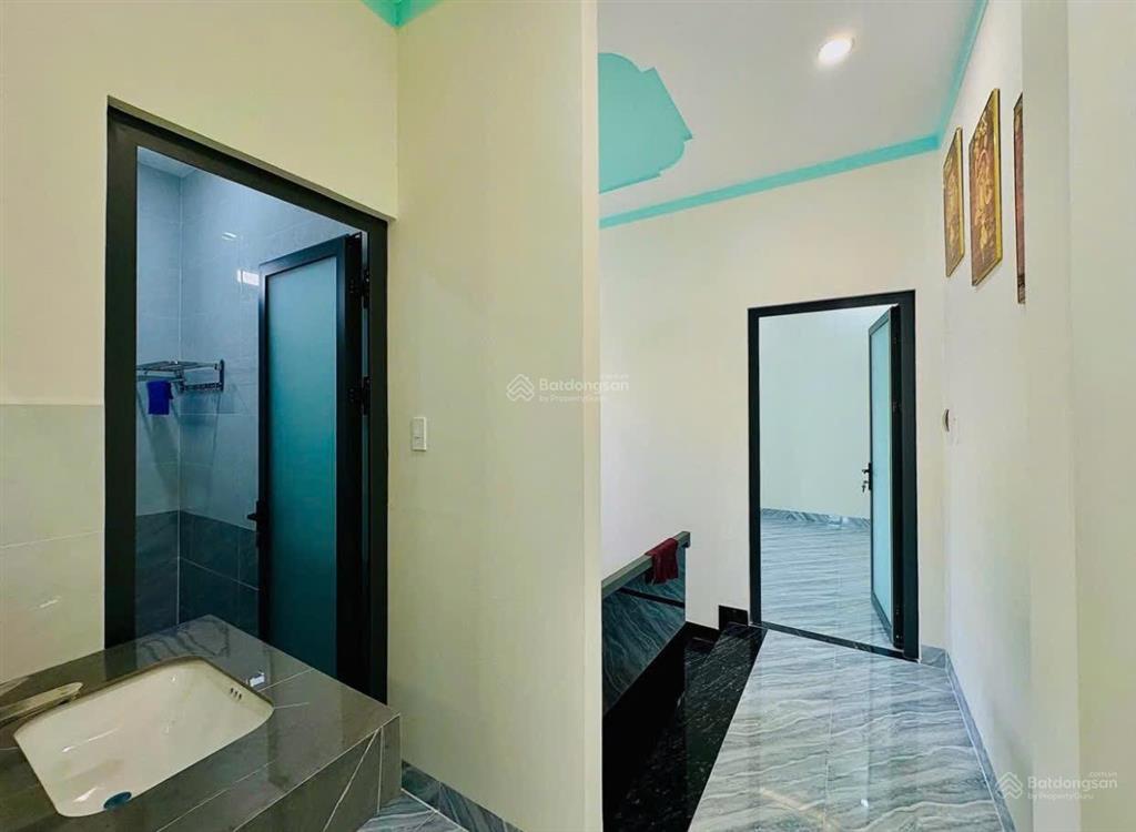 Chủ quá kẹt tiền nên bán cái giá gấp căn nhà gần sát chợ bình chánh