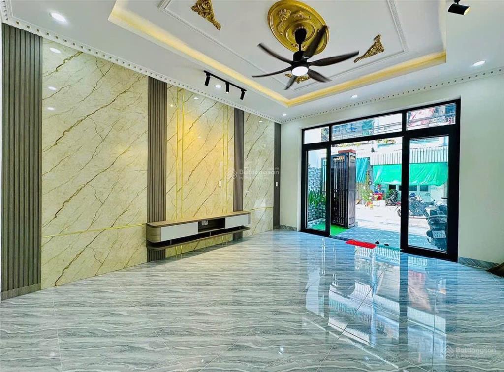 Chủ quá kẹt tiền nên bán cái giá gấp căn nhà gần sát chợ bình chánh