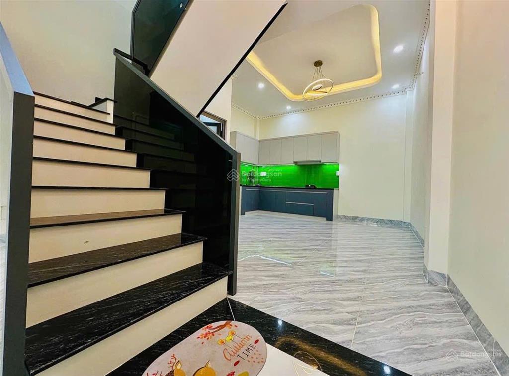 Chủ quá kẹt tiền nên bán cái giá gấp căn nhà gần sát chợ bình chánh