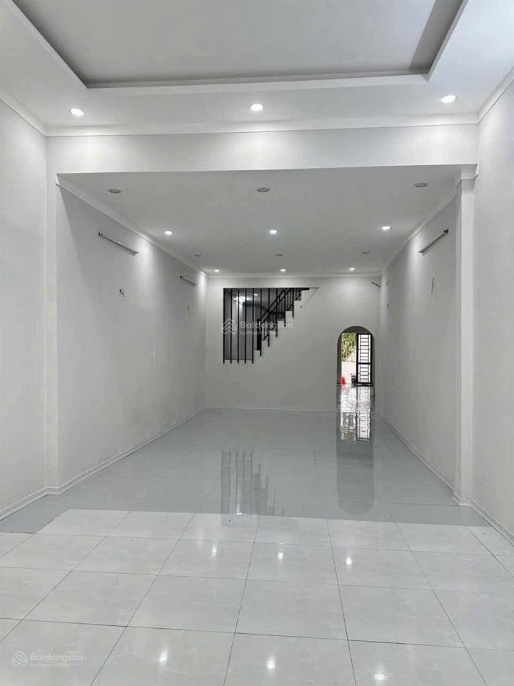 Bán căn nhà kinh doanh mặt tiền trung tâm phố  diện tích 160m2  full thổ cư  nở hậu  giá7,9tỷ