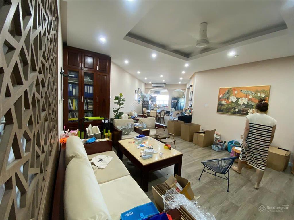 Hot! cho thuê căn hộ 34t mặt đường hoàng đạo thúy. 146m², 3 phòng ngủ full đồ đạc nội thất. 18tr