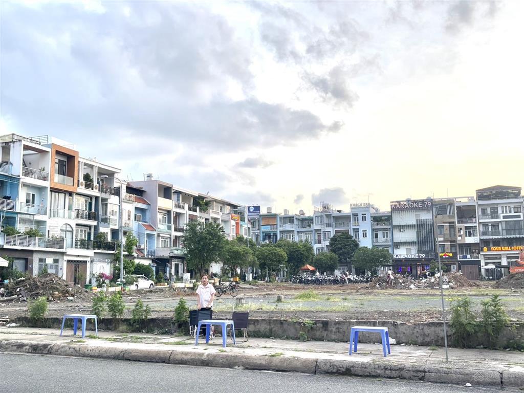 Bán lô đất trống đường 449 lê văn việt  trường đại học điểm  đã làm móng sẵn giá tốt chính chủ