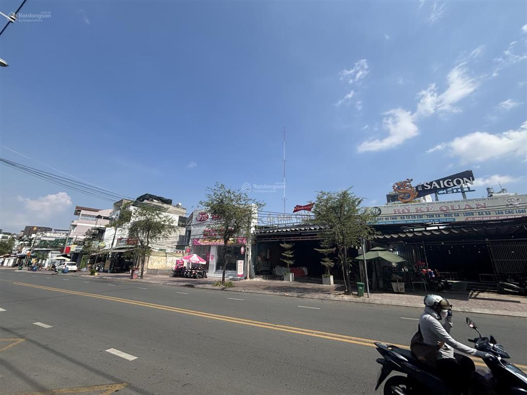 Mặt đường man thiện ngang hơn 10m nở hậu  phù hợp xây toà nhà kinh doanh khu phố đêm sầm uất