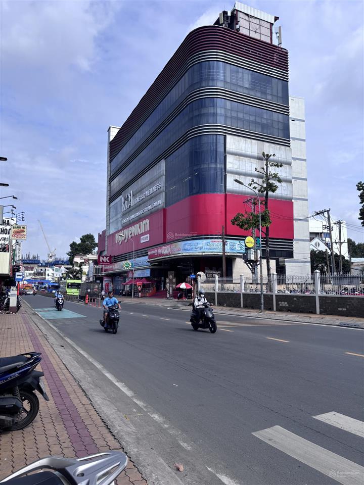 Nhà giá tốt trường thọ, cạnh ga metro bình thái. căn góc 3 tầng đường xe hơi thông thoáng
