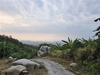 Lô đất trên đỉnh núi hội tụ đủ linh khí, mây vờn, núi bao quanh chỉ phù hợp cho tu thiền