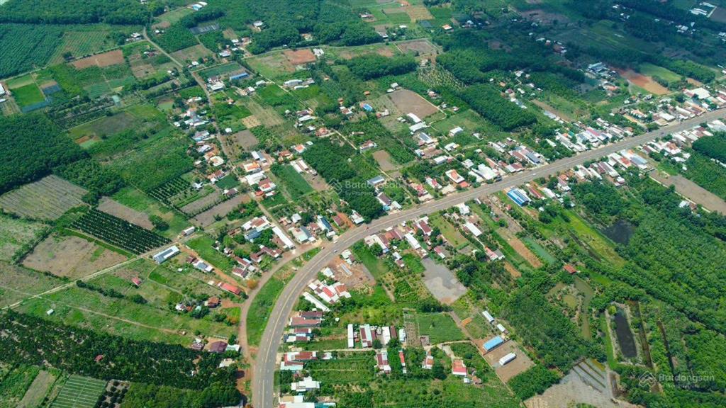 Sỉ 5 lô đường nhựa gần ủy ban tân tiến, cách trung tâm huyện 10p