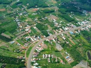 Sỉ 5 lô đường nhựa gần ủy ban tân tiến, cách trung tâm huyện 10p