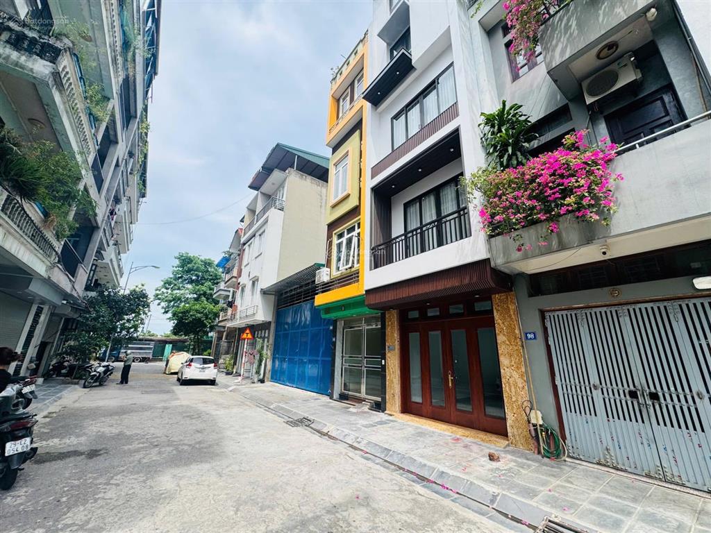 Chính chủ e có căn nhà tđc thượng thanh, phường việt hưng, xây ở cực đẹp và tâm huyết 50m 17,6 tỷ