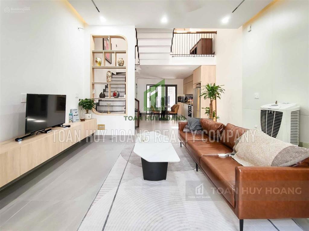 Nhà đẹp khu nam việt á 3 phòng ngủ khép kín có sân đậu ô tô