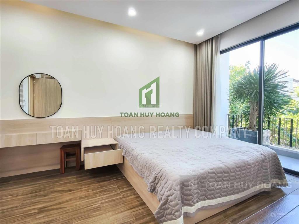 Nhà đẹp khu nam việt á 3 phòng ngủ khép kín có sân đậu ô tô