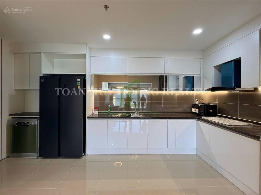 Căn hộ blooming tower 3pn làm mới 100% sang trọng cho thuê