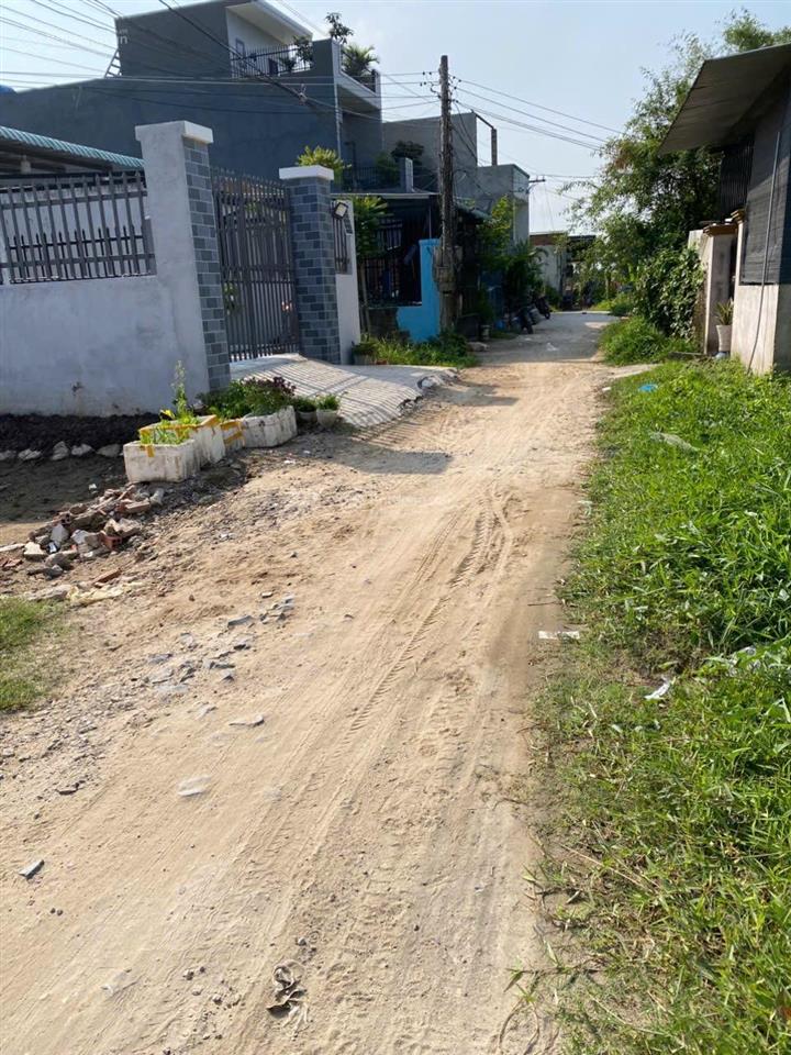 Bán đất xã mỹ hạnh, diện tích 320m2, sổ riêng đất thổ cư. ô tô đi được giá 1.6 tỷ.  0937 866 ***