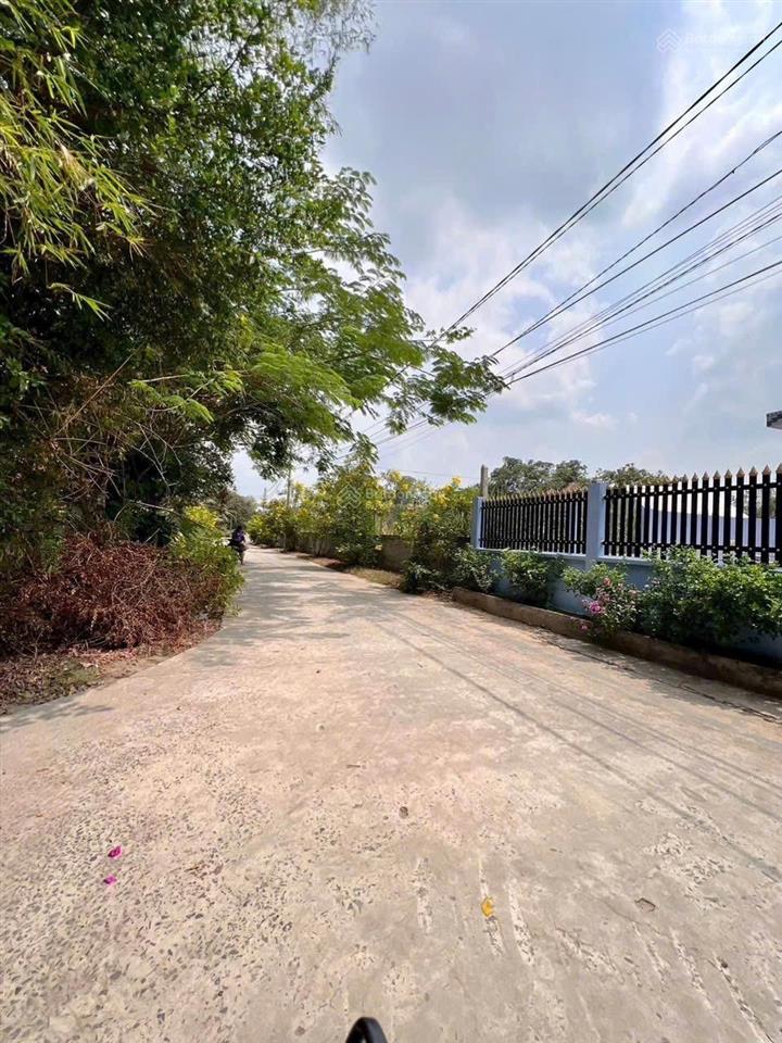 Bán đất mỹ hạnh nam  ấp giồng lớn 127m2 thổ cư shr, mặt đường ô tô giá bán 900 triệu  0937 866 ***