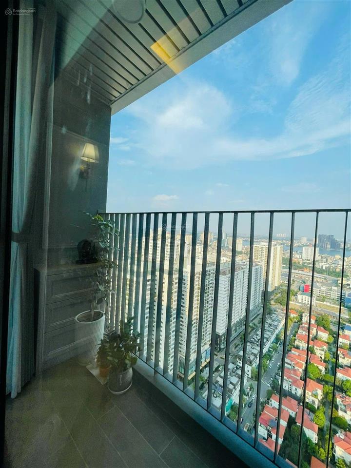 Cho thuê căn 104m2 toà n01t7, view thoáng đẹp, full nội thất cao cấp
