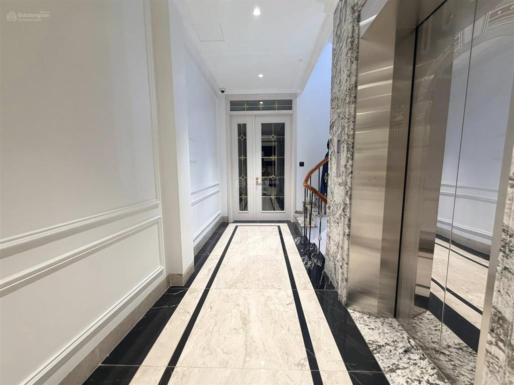 Bán nhà phân lô, phương liệt gần hồ, 35m x 6 tầng thang máy, nhà đẹp ở ngay