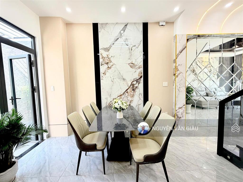 Gần 100m2 với 3 tầng view sông chỉ 6,4 tỷ thiết kế đẹp, nội thất sang xịn, phong thủy tốt