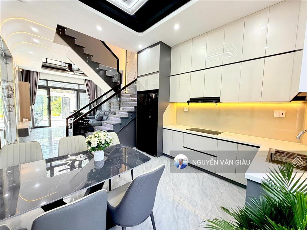 Gần 100m2 với 3 tầng view sông chỉ 6,4 tỷ thiết kế đẹp, nội thất sang xịn, phong thủy tốt