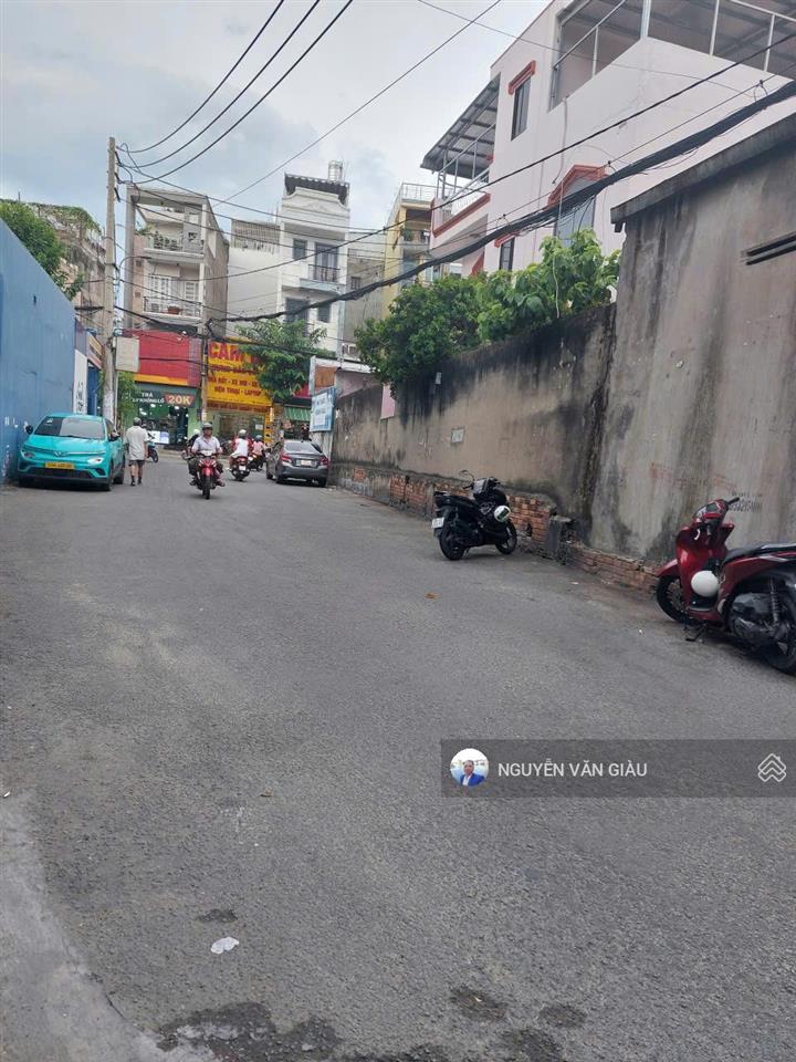 Q12 cũ 5mx17,6m chỉ 3,2 tỷ  hẻm ô tô vào tới nơi  thấp hơn giá hm