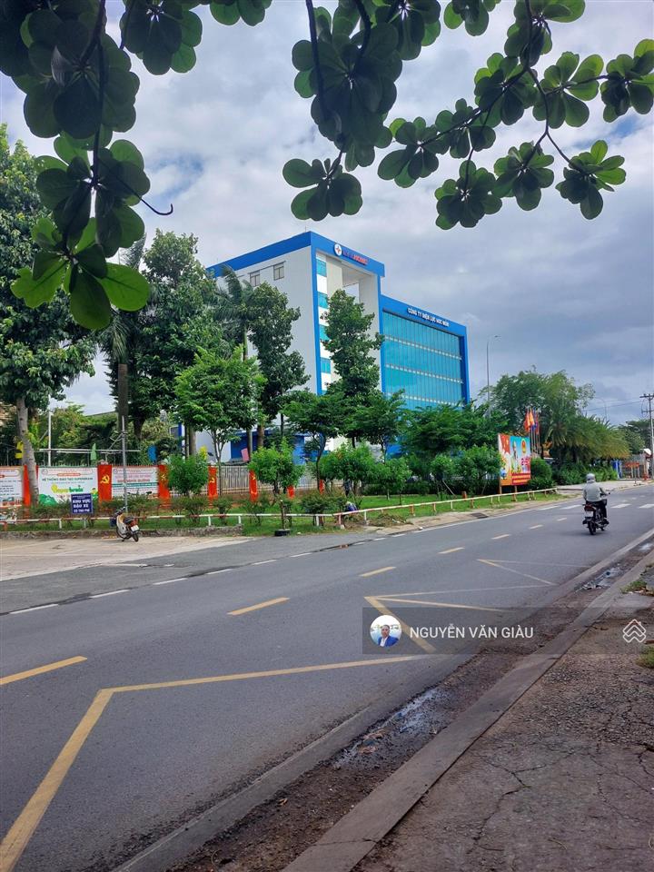 Dt 131,8m2 lô góc 3 mặt hẻm xe tải  chỉ 2,35 tỷ