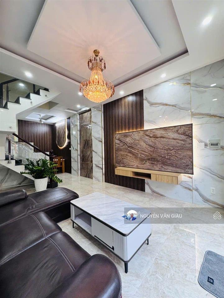 Quận 12 nhà 3 tầng hẻm 7m chỉ hơn 5 tỷ