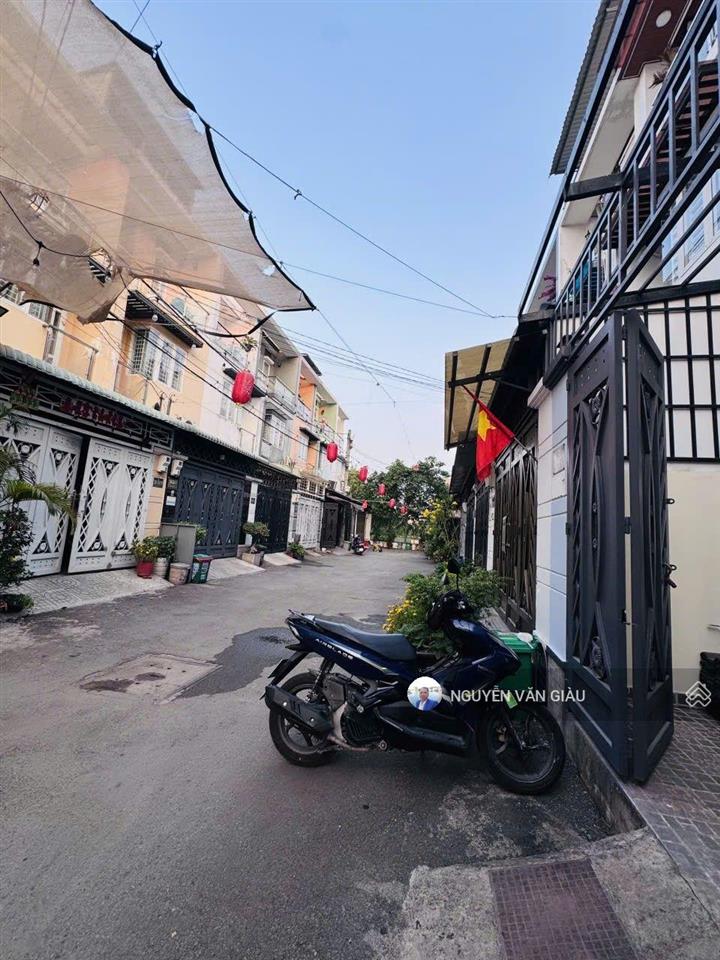 Quận 12 nhà 3 tầng hẻm 7m chỉ hơn 5 tỷ