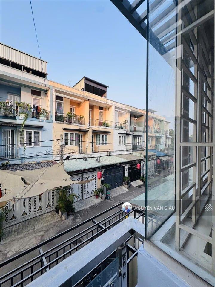 Quận 12 nhà 3 tầng hẻm 7m chỉ hơn 5 tỷ